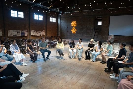 欧亚师生在西仓市集文创公园开展真实项目实践