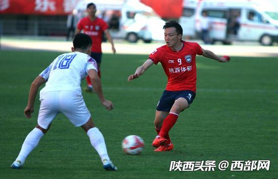 陜西長安競技球員麥思勁帶球突破