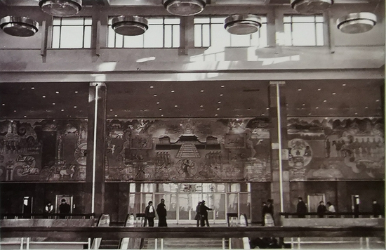 1984年的西安火车站候车厅。（资料图片）