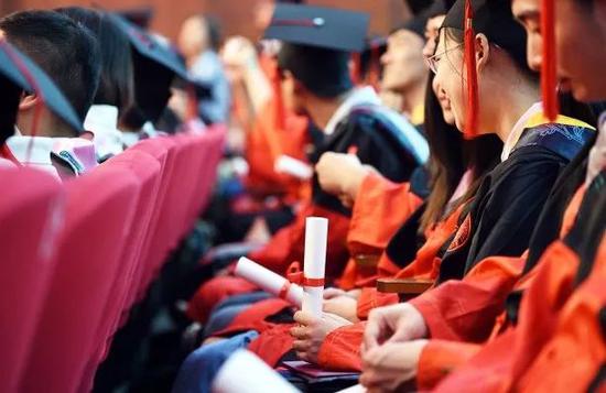 西安市委组织部与市人社局组织实施的市属企事业单位公开招聘的博士研究生。
