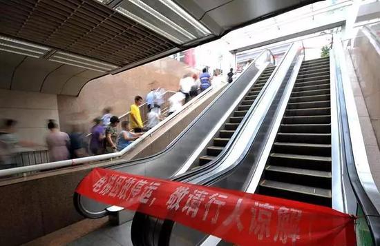 钟楼地下通道电梯 图/新华网