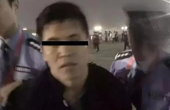 要说他真是几个人里最幸福的了,毕竟听完了整场歌神演唱会。