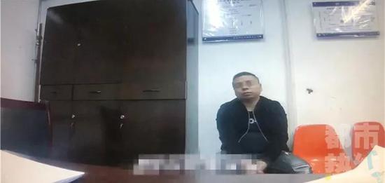 在大量的事实证据面前,犯罪嫌疑人对犯罪事实供认不讳,目前已被警方刑拘。