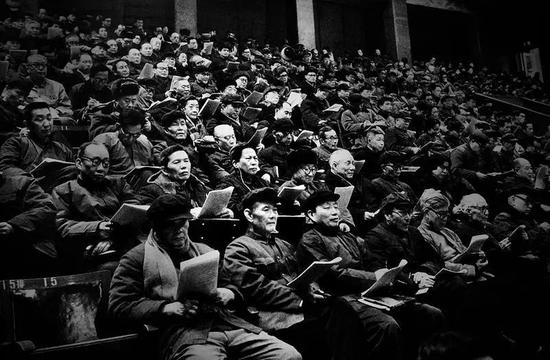 1978年1月16日，参加全国科技规划会议的专家们在闭幕会上听总结讲话。刘恩泰摄&nbsp;