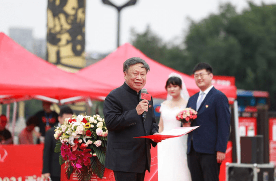 中国作家协会会员、陕西省诗词学会常务副会长、西安市作家协会副主席商子秦现场配乐诗朗诵