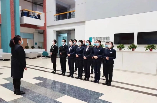 疫情期间,坚守校园的管家们