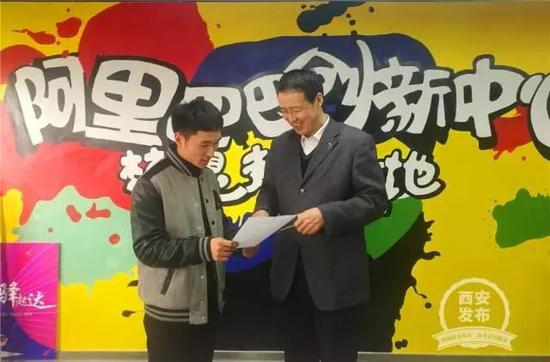 95后創(chuàng)業(yè)小英雄彭萬立收到王永康來信