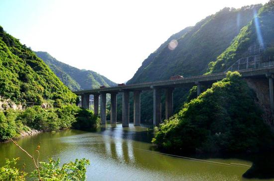 交通:从西安出发,顺着关中环线驾驶,路标有石砭峪进入即可。
