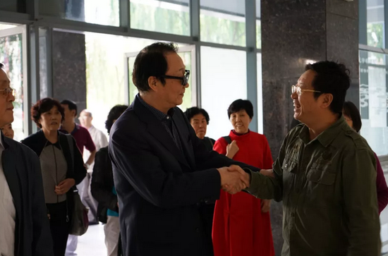 《一把挂面》制片人张璟(右)和师友高呼义(左)