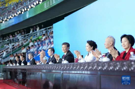 9月15日晚，中共中央总书记、国家主席、中央军委主席习近平在陕西省西安市出席中华人民共和国第十四届运动会开幕式并宣布运动会开幕。 新华社记者 李学仁 摄