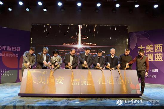 (从左到右) 龚升平、姜万军、高健、郭金生、韩格峰、宋科璞、严建亚、袁彦峰、安宁