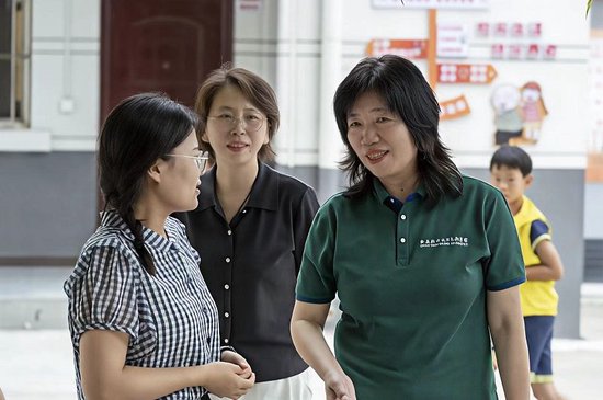 （图四）冯院长了解情况