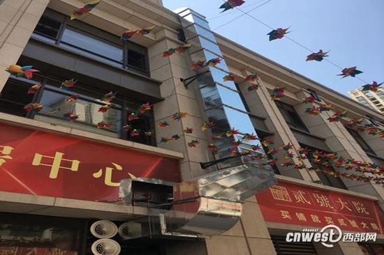 餐厅排烟管道。