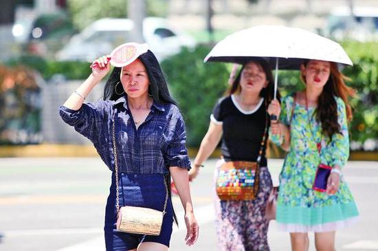 昨日古城骄阳似火 本报记者王晓峰摄