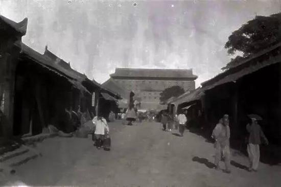 小雁塔（塔前就是麥子地）