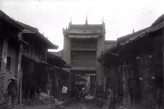 城墻根下的草臺班子