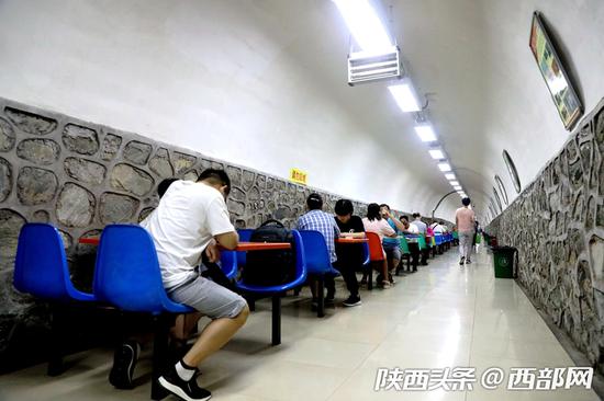 西安人防納涼中心。