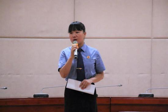 检察官闫英深情讲述《灞水河畔的检民情》