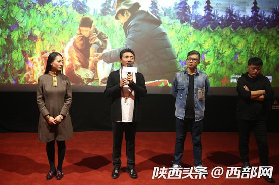 《阿拉姜色》主创现身西安路演,普世情感引发观众共鸣。