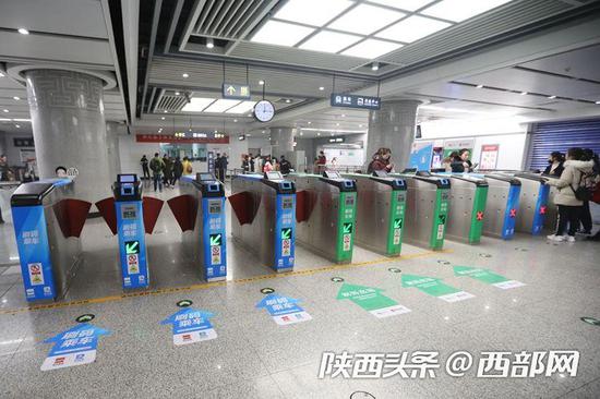 西安地铁闸机改造完成 ,所有闸机都能扫支付宝和微信。
