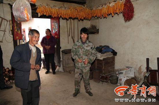 王功平和父母親一起租住在鄰居家的房子里