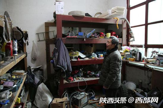 这是贵以祥的工具房,木工、瓦工、水电工的工具都很齐全。