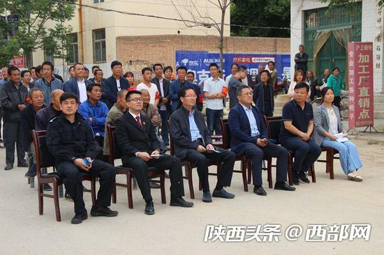 永寿县举行2019年扫黑除恶平安建设文艺巡演活动。