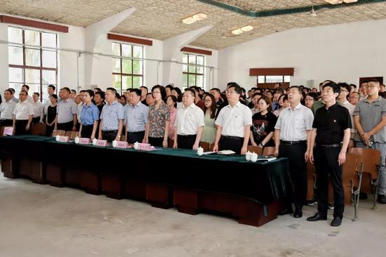 | 大会在庄严的国歌中拉开序幕 |