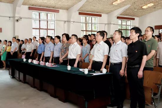 | 全体人员合唱《没有共产党就没有新中国》 |