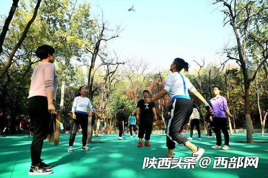 打造“15分钟健身圈”,拉近了古城老百姓与健身场所的距离。