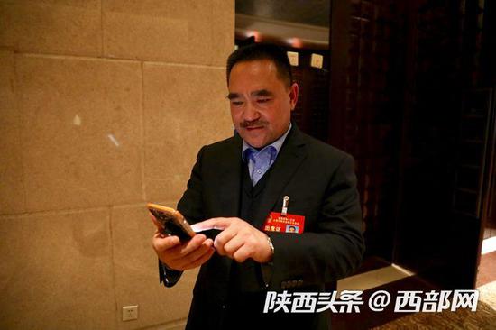 省人大代表田少庫將網(wǎng)友好的建議、好的想法帶上了兩會(huì)。