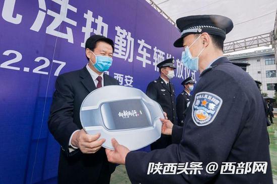 陕西省公安厅向全省派出所配发800台执法执勤车辆。