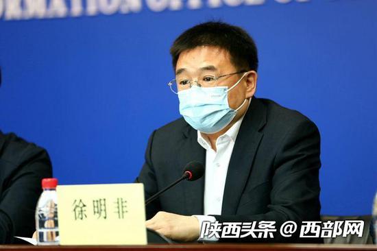 西安市副市長徐明非介紹西安市境外疫情輸入防控工作情況。