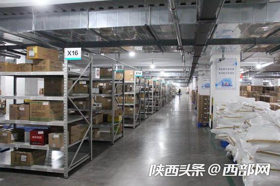 等待装车的出库药品