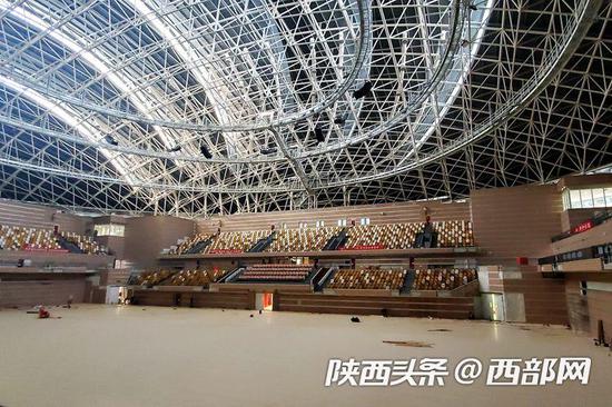 陕西奥体中心体育馆分地下1层、地上3层,观众总座席数7048座。