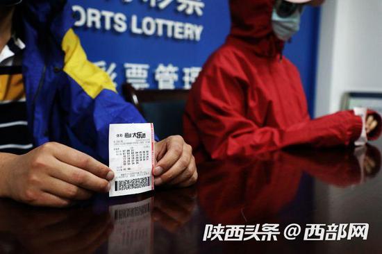 冯先生(化姓)花了992元购买的彩票,中了1000万元大乐透一等奖。