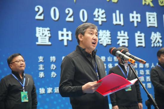 陕西省体育局副局长张王平致词