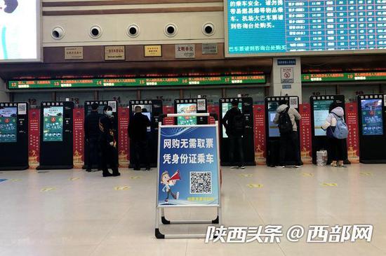 为减少交叉接触,乘客也可提前通过互联网购票。