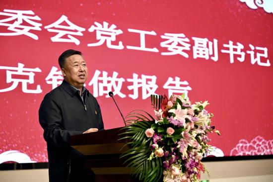 延安市南泥湾管委会党工委副书记折克银讲话
