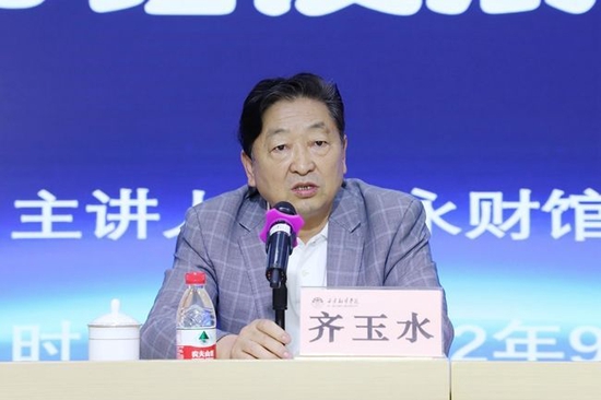 副校长齐玉水在讲座前发表讲话