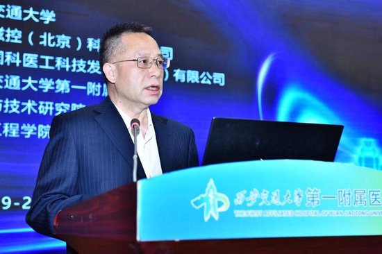大会开幕式由吕毅副校长主持。