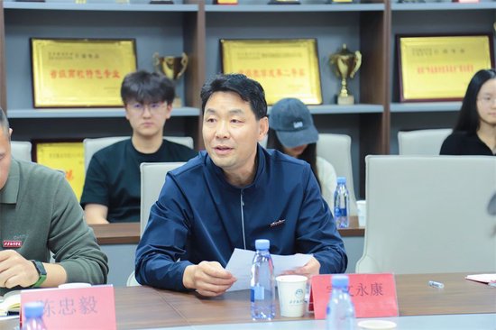 国际语言文化学院党委书记、副院长宇文永康讲话