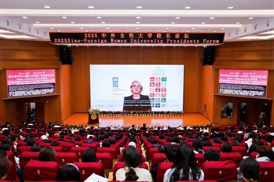 联合国开发计划署驻华首席代表Beate Trankmann女士致辞