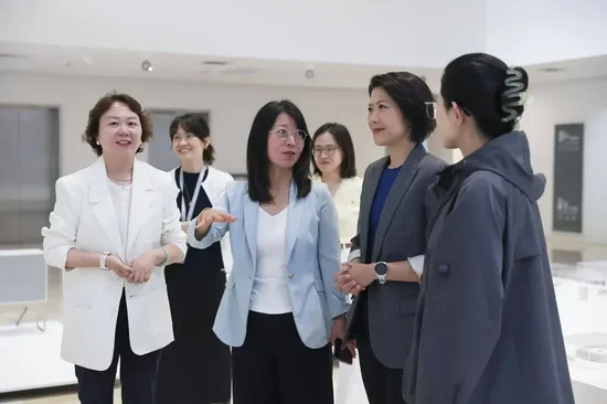 参观行政中心“Less，but Better”工业设计展