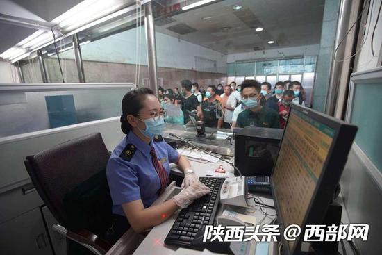 设置售票业务“全功能”窗口。