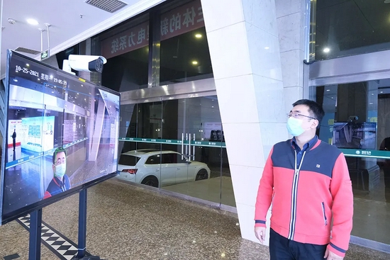 河北保定供电公司做好疫情防控工作,严格落实进入办公区域扫码登记测温制度