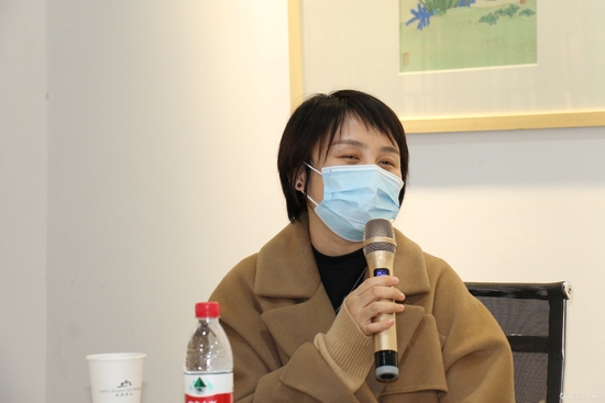 画家黄菲发言
