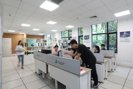基于真实项目而在校内成立的商科工作室