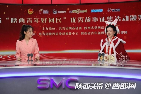 主持人与获奖嘉宾冯佳晨进行访谈