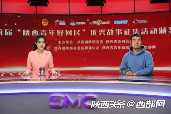 主持人与获奖嘉宾许凯进行访谈